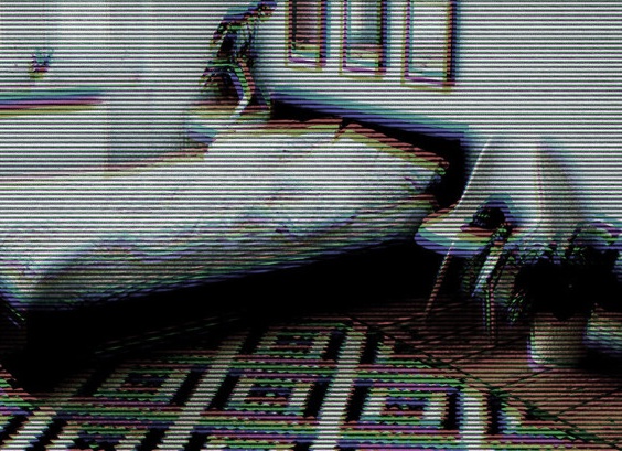 Скрытые камеры в AirBnB и отелях: как найти и что делать (инструкция 2026)